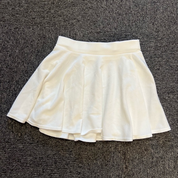 NWOT HighWaisted White Flowy Babydoll Skirt - Picture 1 of 3